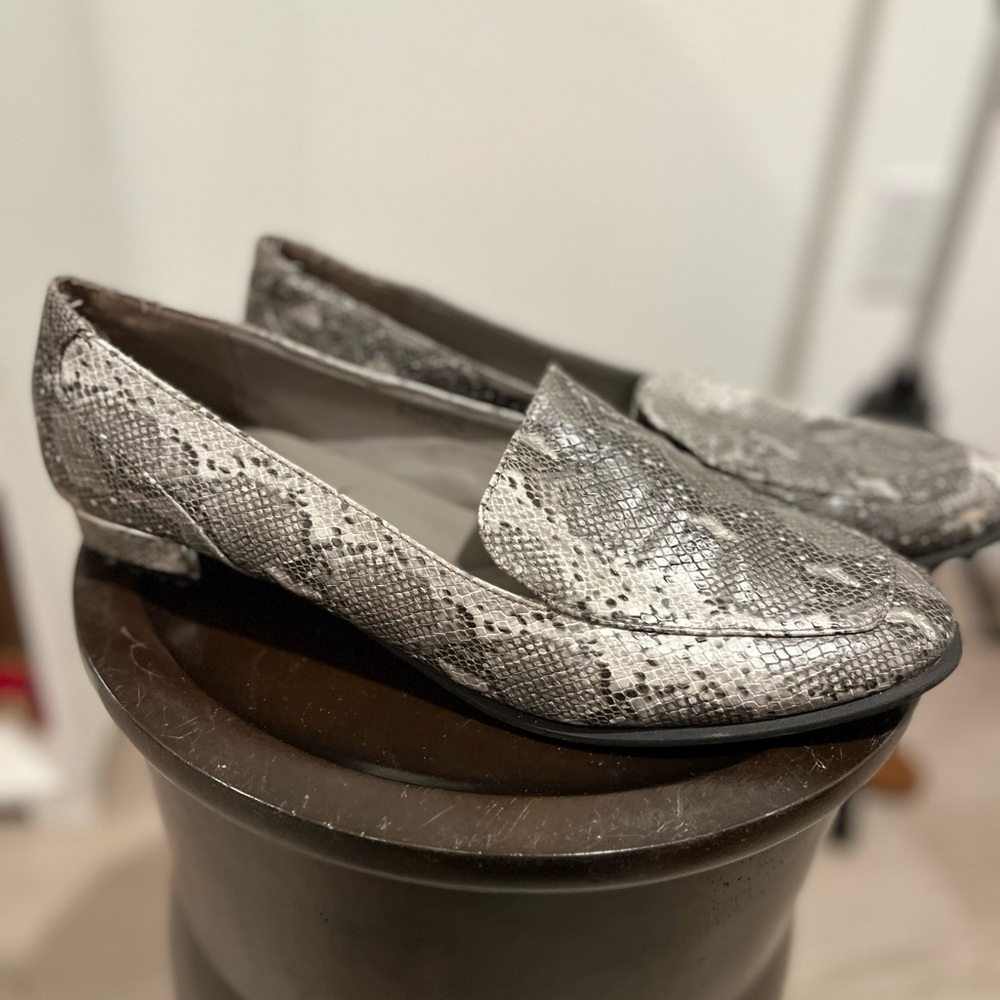 Unisex Snake Skin Dress Shoes. Size 11 women. Fall/halloween/pimp